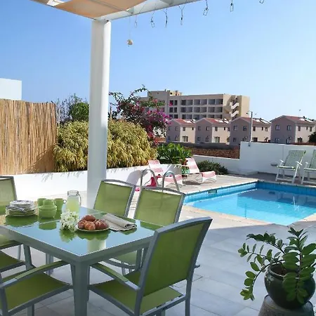 You And Your Family Will Love This Close To The Beach, 1518 Villa *