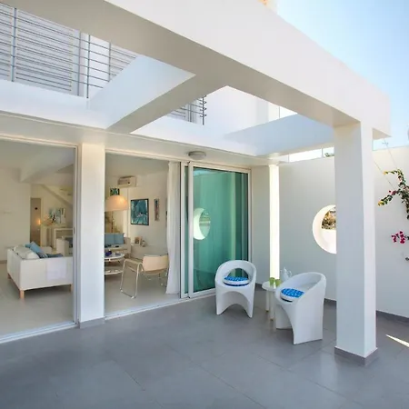 Villa You And Your Family Will Love This Close To The Beach, 1518 *