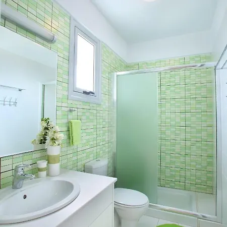You And Your Family Will Love This Close To The Beach, 1518 Villa *