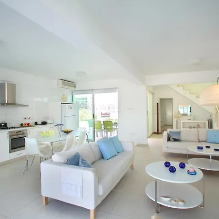 You And Your Family Will Love This Close To The Beach, 1518