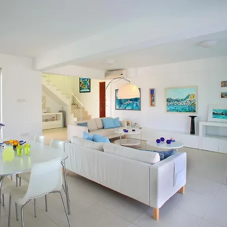 Villa You And Your Family Will Love This Close To The Beach, 1518