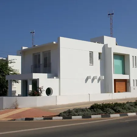 Villa You And Your Family Will Love This Close To The Beach, 1518 Protaras
