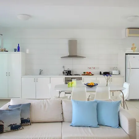 You And Your Family Will Love This Close To The Beach, 1518